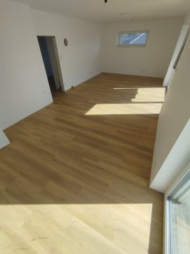 Realizace SPC vinylové podlahy v rodinném domě ve Velkých Popovicích